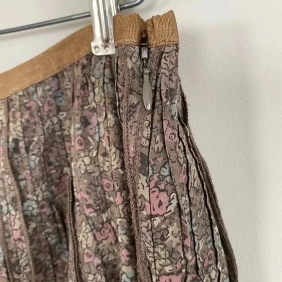 UO Staring at Stars Brown Floral Skirt - Picture 5 of 10